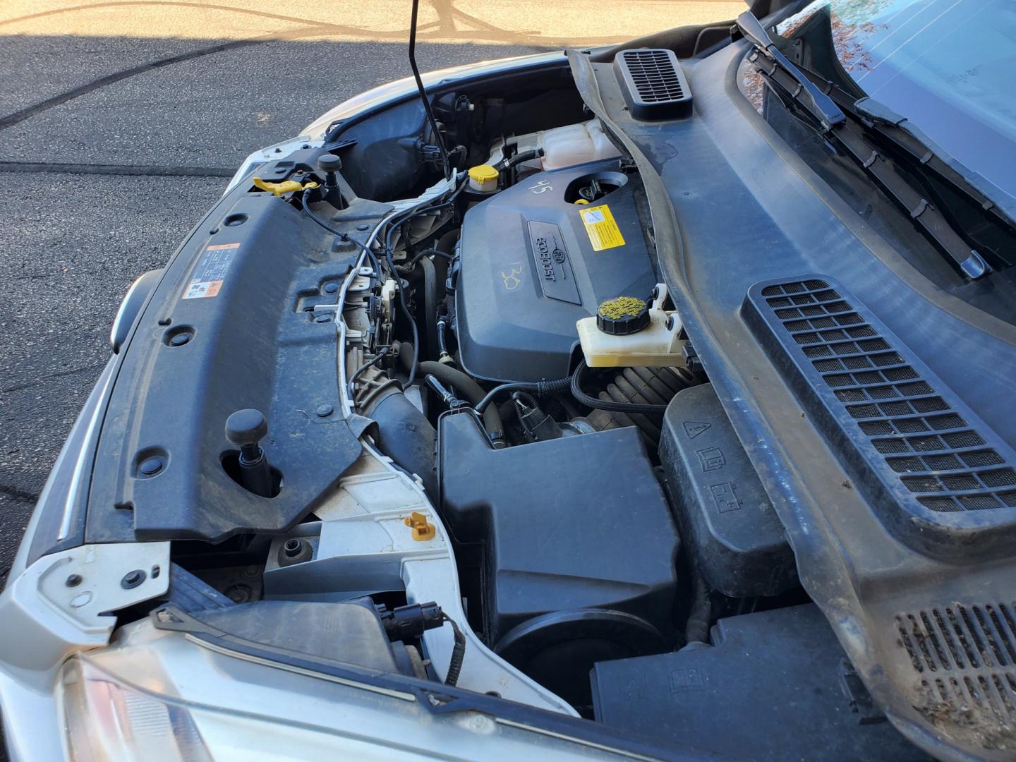 2016 White Ford Escape SE (1FMCU9GX6GU) with an 1.6L 4 Cyl Ecoboost` engine, 6-Speed Automatic W/ Selectshift transmission, located at 1600 E Hwy 44, Rapid City, SD, 57703, (605) 716-7878, 44.070232, -103.171410- Photo#29