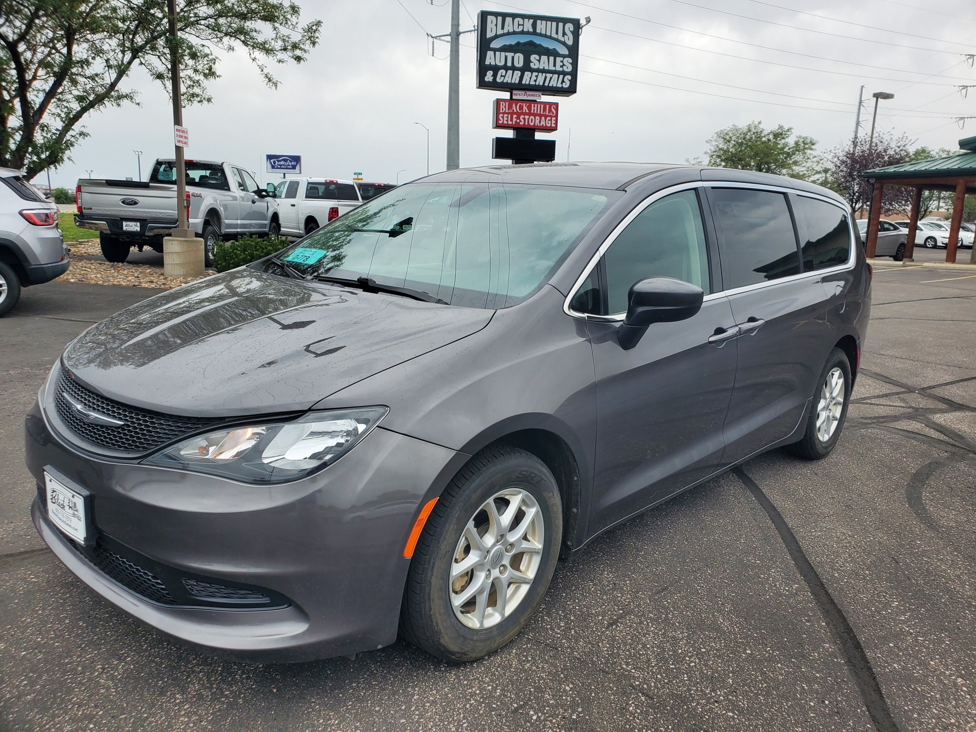 photo of 2022 Chrysler Voyager LX